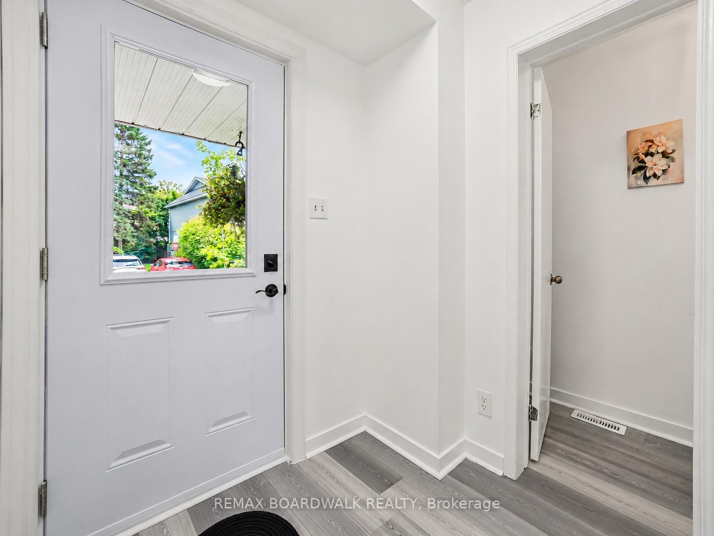 Photo 7 of 314 Valade Crescent, Ottawa, Fallingbrook/Pineridge — HOMEH