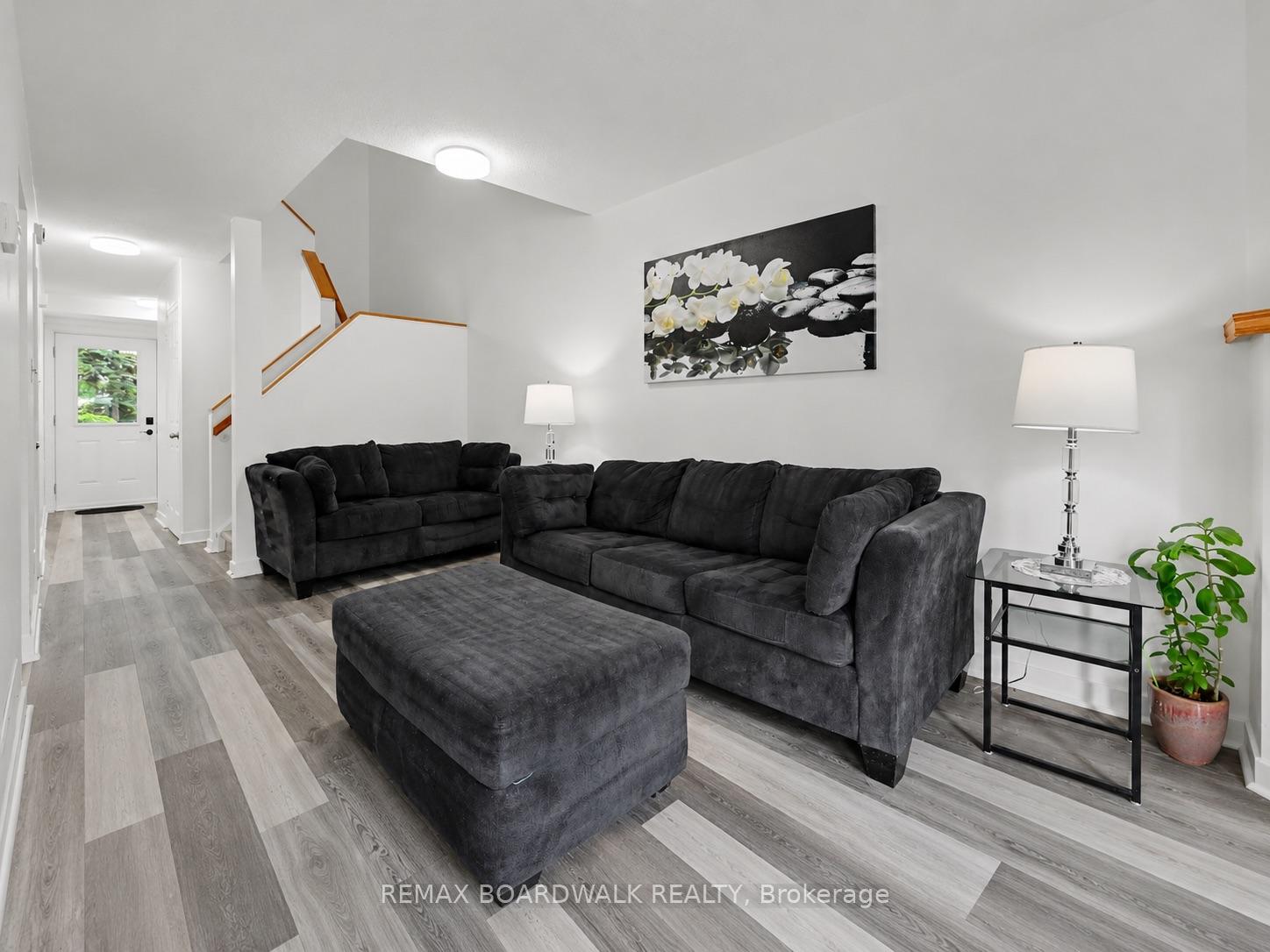 Photo 12 of 314 Valade Crescent, Ottawa, Fallingbrook/Pineridge — HOMEH