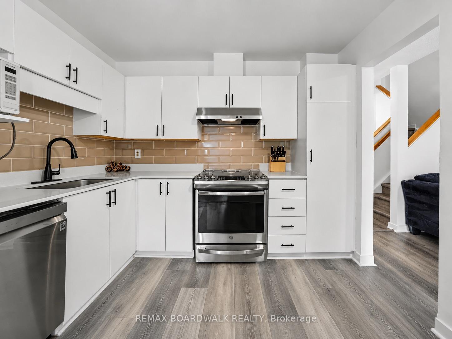 Photo 16 of 314 Valade Crescent, Ottawa, Fallingbrook/Pineridge — HOMEH