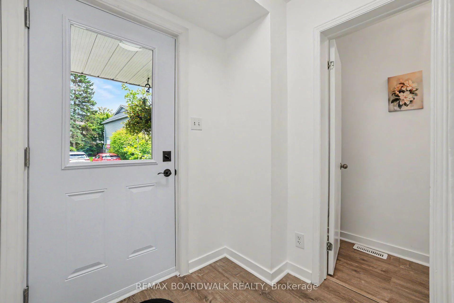 Photo 9 of 314 Valade Crescent, Ottawa, Fallingbrook/Pineridge — HOMEH