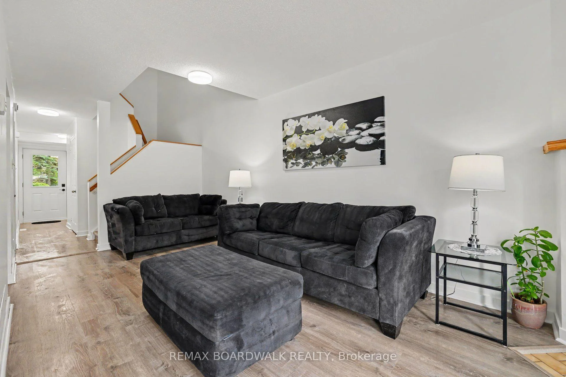 Photo 10 of 314 Valade Crescent, Ottawa, Fallingbrook/Pineridge — HOMEH