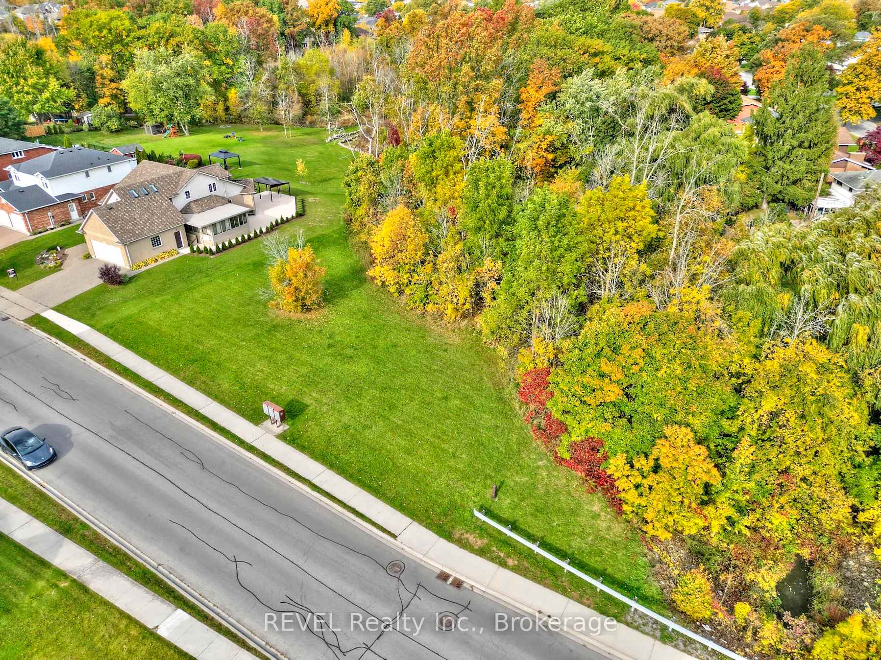 Photo 4 of 55, 59 & 63 Colbeck Drive, Welland, Coyle Creek — HOMEH