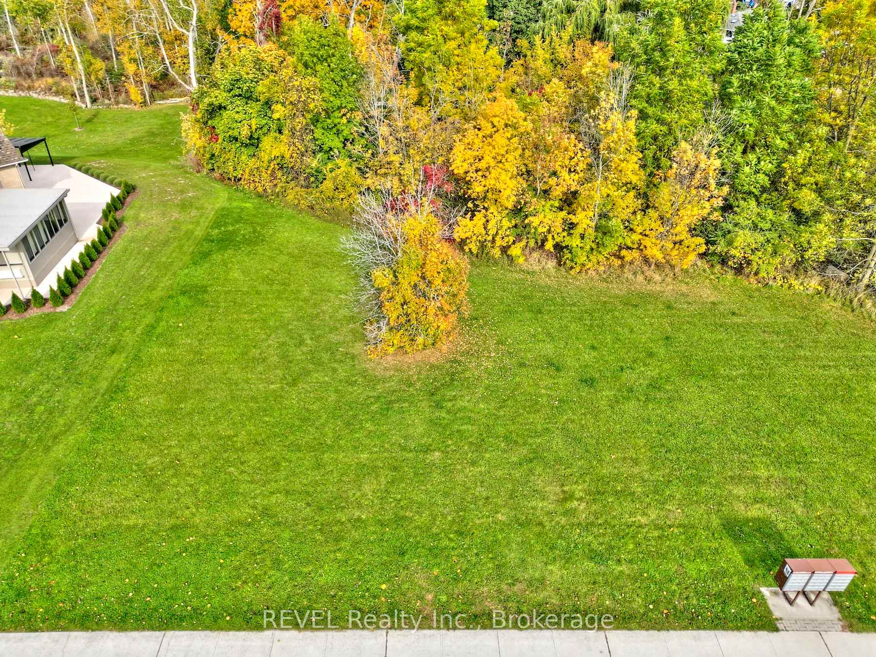 Photo 5 of 55, 59 & 63 Colbeck Drive, Welland, Coyle Creek — HOMEH