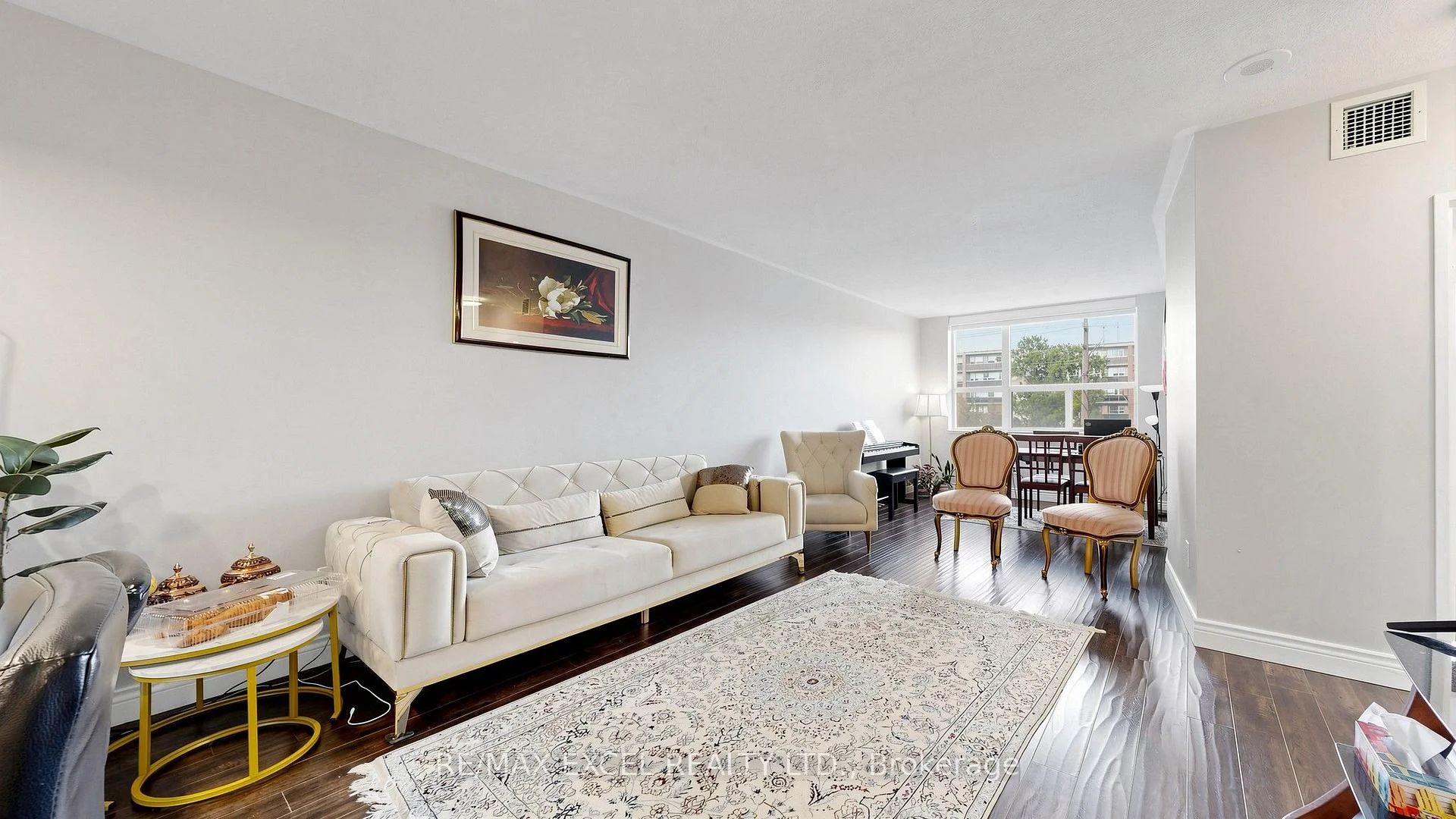 Photo 13 of Unit 312, 7398 Yonge Street, Vaughan, Crestwood-Springfarm-Yorkhill — HOMEH