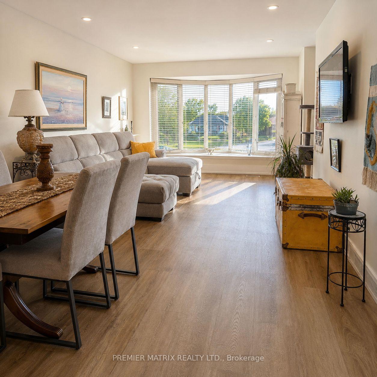 Photo 3 of 19 Beckenham Court, Etobicoke, Etobicoke West Mall — HOMEH