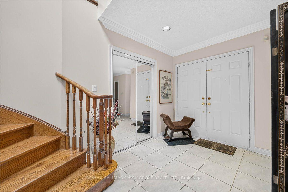 Photo 5 of 96 Townsgate Drive, Vaughan, Crestwood-Springfarm-Yorkhill — HOMEH