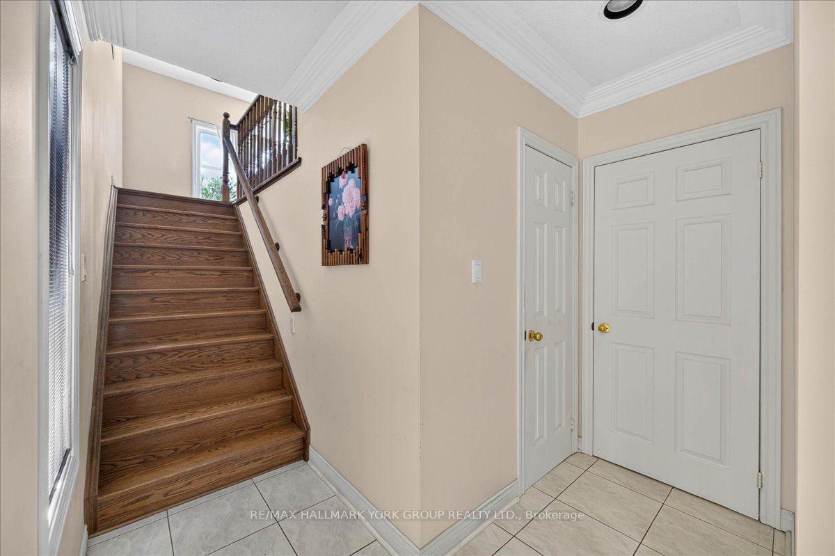 Photo 8 of 96 Townsgate Drive, Vaughan, Crestwood-Springfarm-Yorkhill — HOMEH
