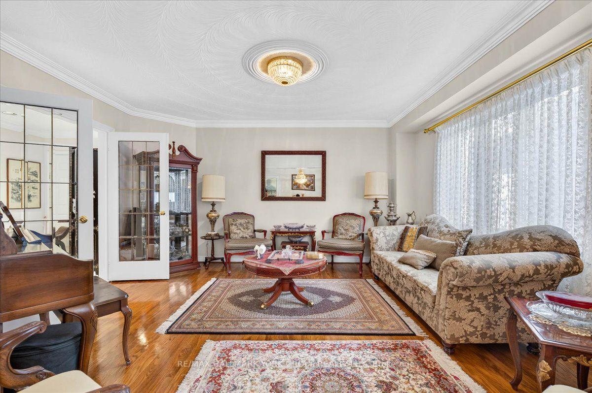 Photo 9 of 96 Townsgate Drive, Vaughan, Crestwood-Springfarm-Yorkhill — HOMEH