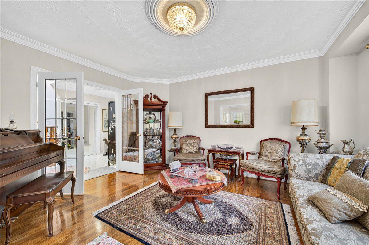 Photo 10 of 96 Townsgate Drive, Vaughan, Crestwood-Springfarm-Yorkhill — HOMEH