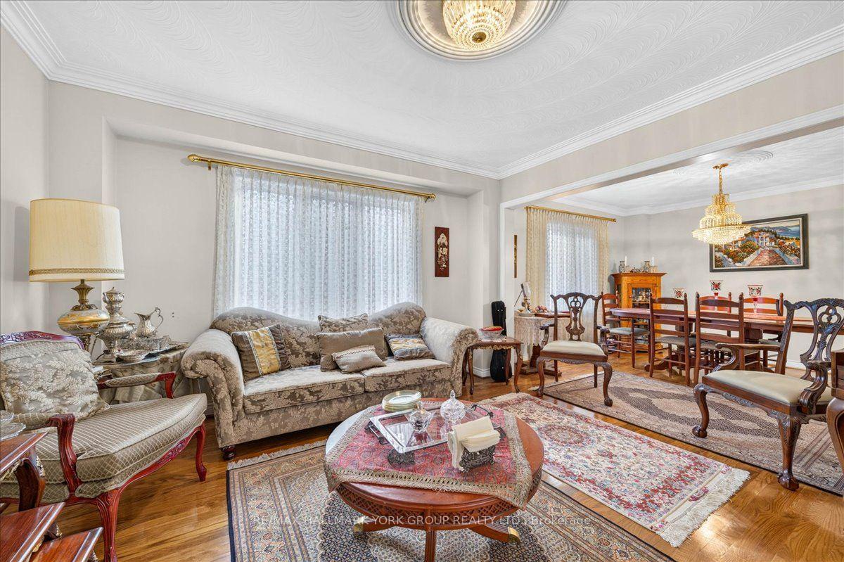 Photo 11 of 96 Townsgate Drive, Vaughan, Crestwood-Springfarm-Yorkhill — HOMEH