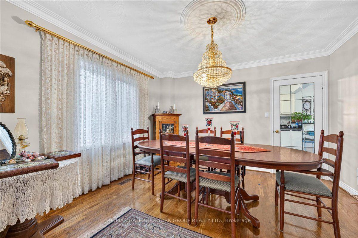 Photo 13 of 96 Townsgate Drive, Vaughan, Crestwood-Springfarm-Yorkhill — HOMEH