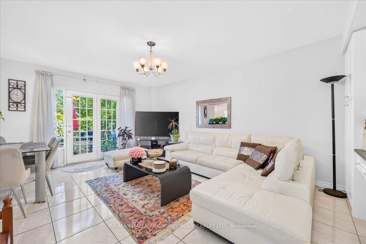 Photo 17 of 96 Townsgate Drive, Vaughan, Crestwood-Springfarm-Yorkhill — HOMEH