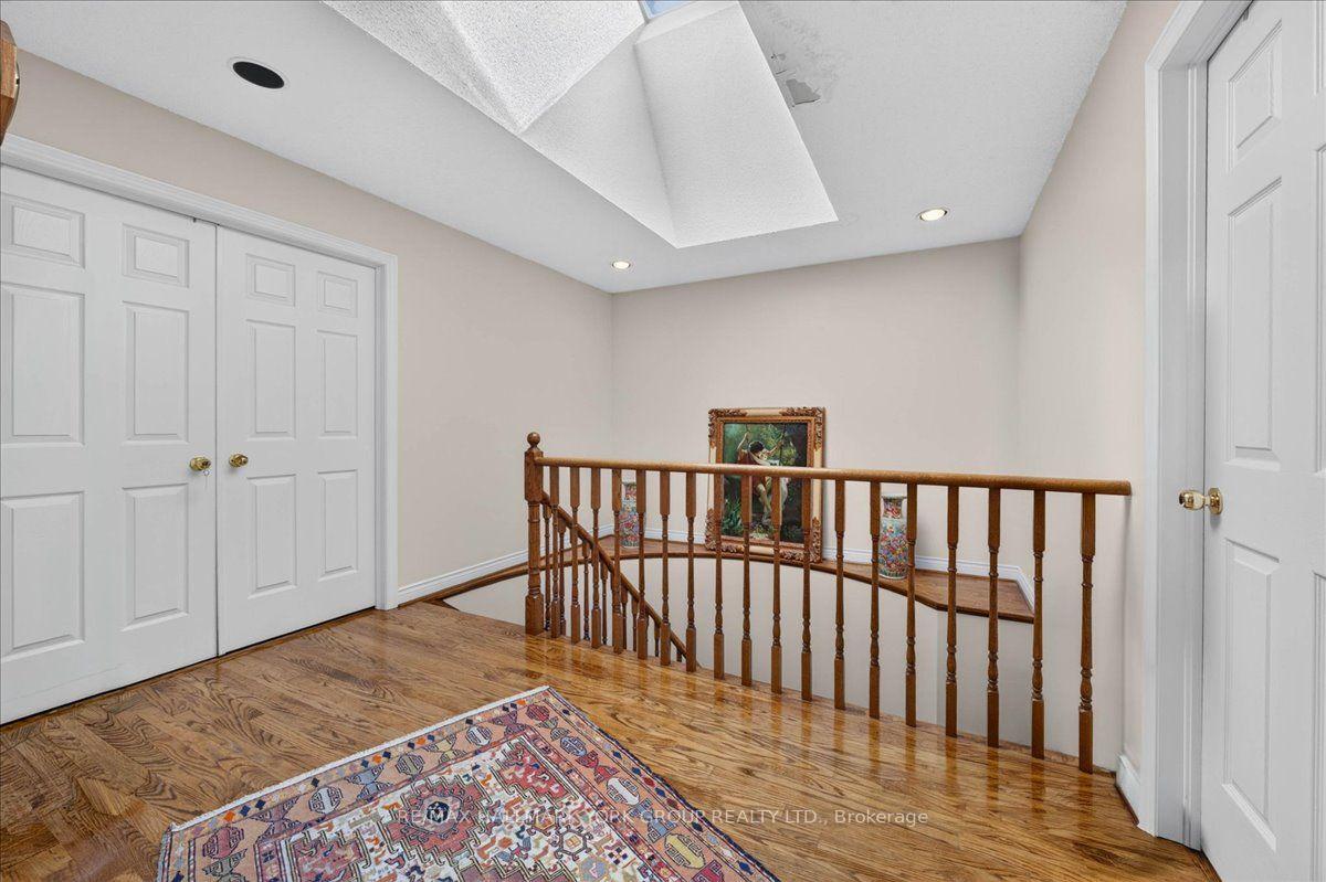Photo 19 of 96 Townsgate Drive, Vaughan, Crestwood-Springfarm-Yorkhill — HOMEH