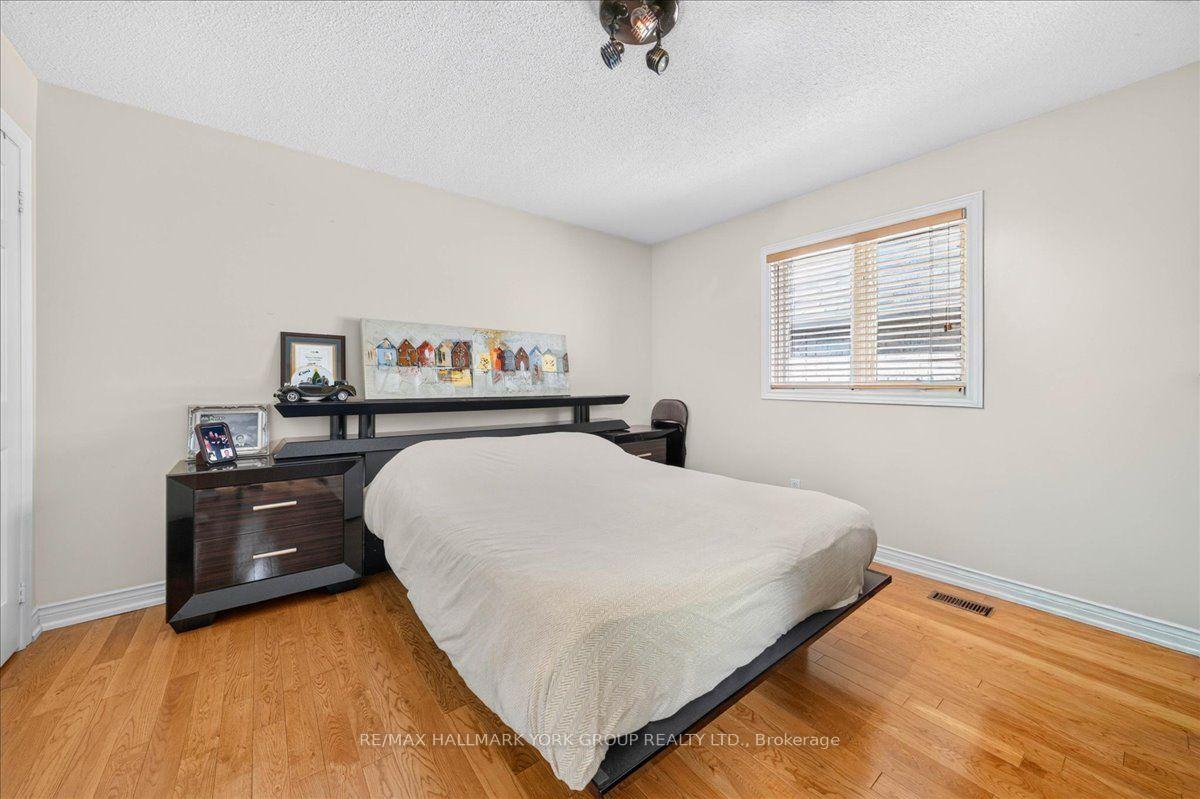 Photo 20 of 96 Townsgate Drive, Vaughan, Crestwood-Springfarm-Yorkhill — HOMEH