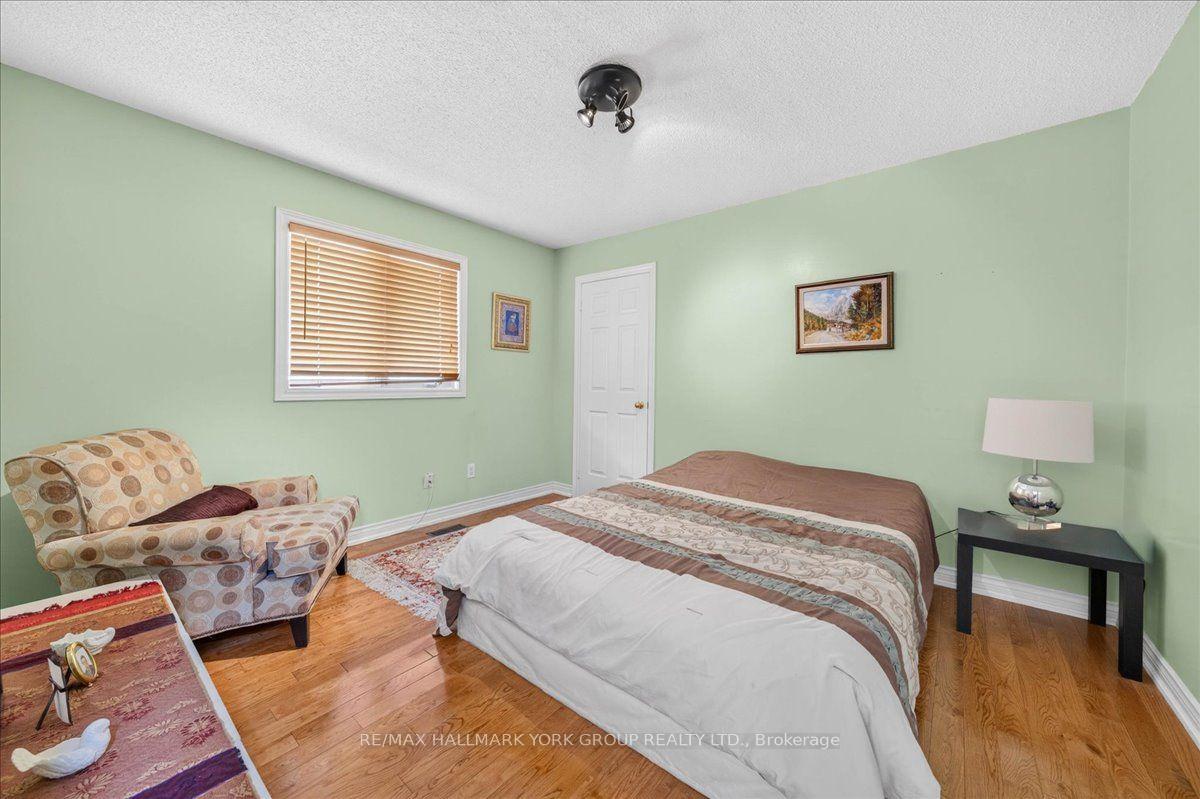 Photo 21 of 96 Townsgate Drive, Vaughan, Crestwood-Springfarm-Yorkhill — HOMEH