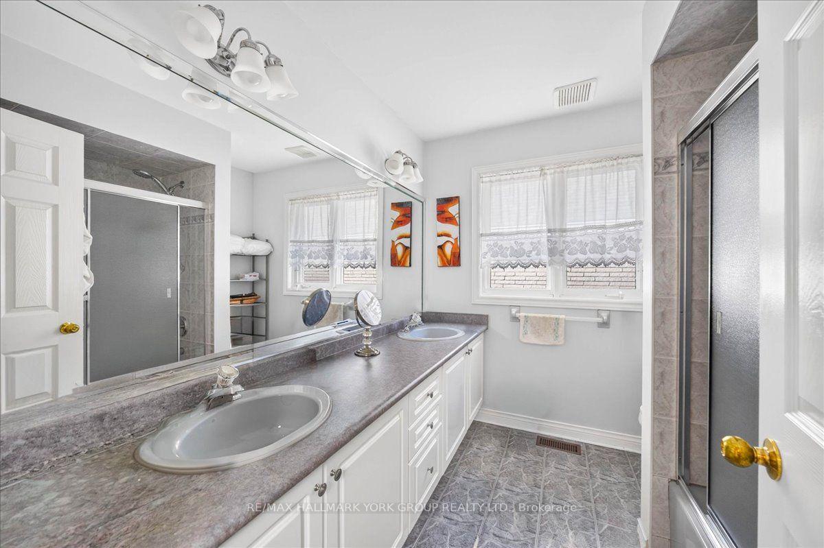 Photo 22 of 96 Townsgate Drive, Vaughan, Crestwood-Springfarm-Yorkhill — HOMEH