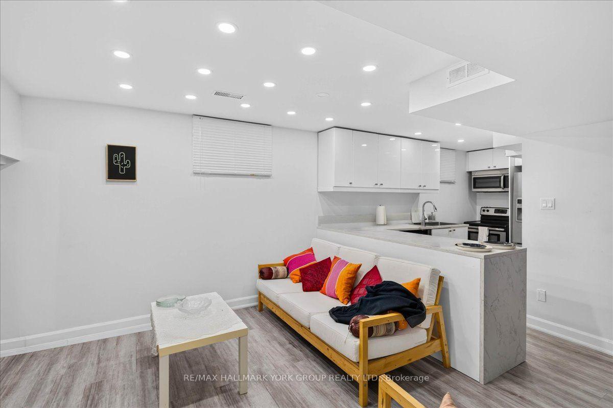 Photo 24 of 96 Townsgate Drive, Vaughan, Crestwood-Springfarm-Yorkhill — HOMEH