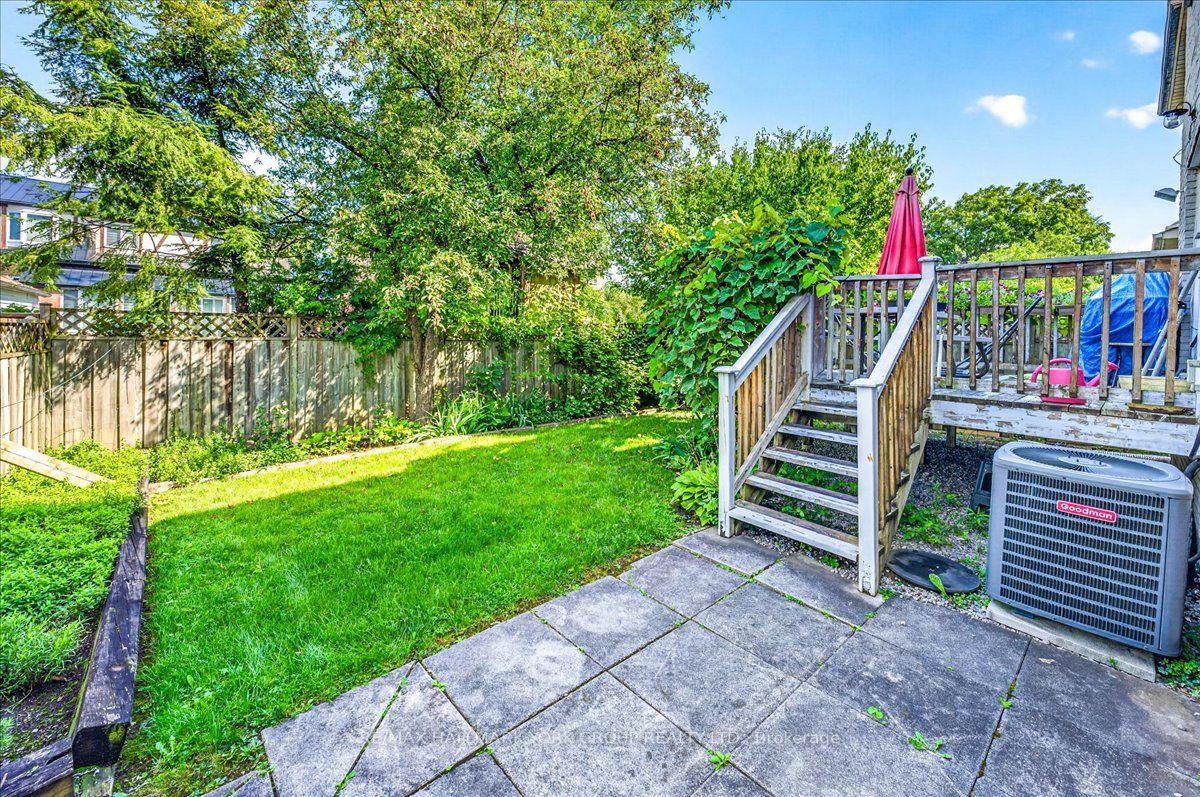 Photo 25 of 96 Townsgate Drive, Vaughan, Crestwood-Springfarm-Yorkhill — HOMEH