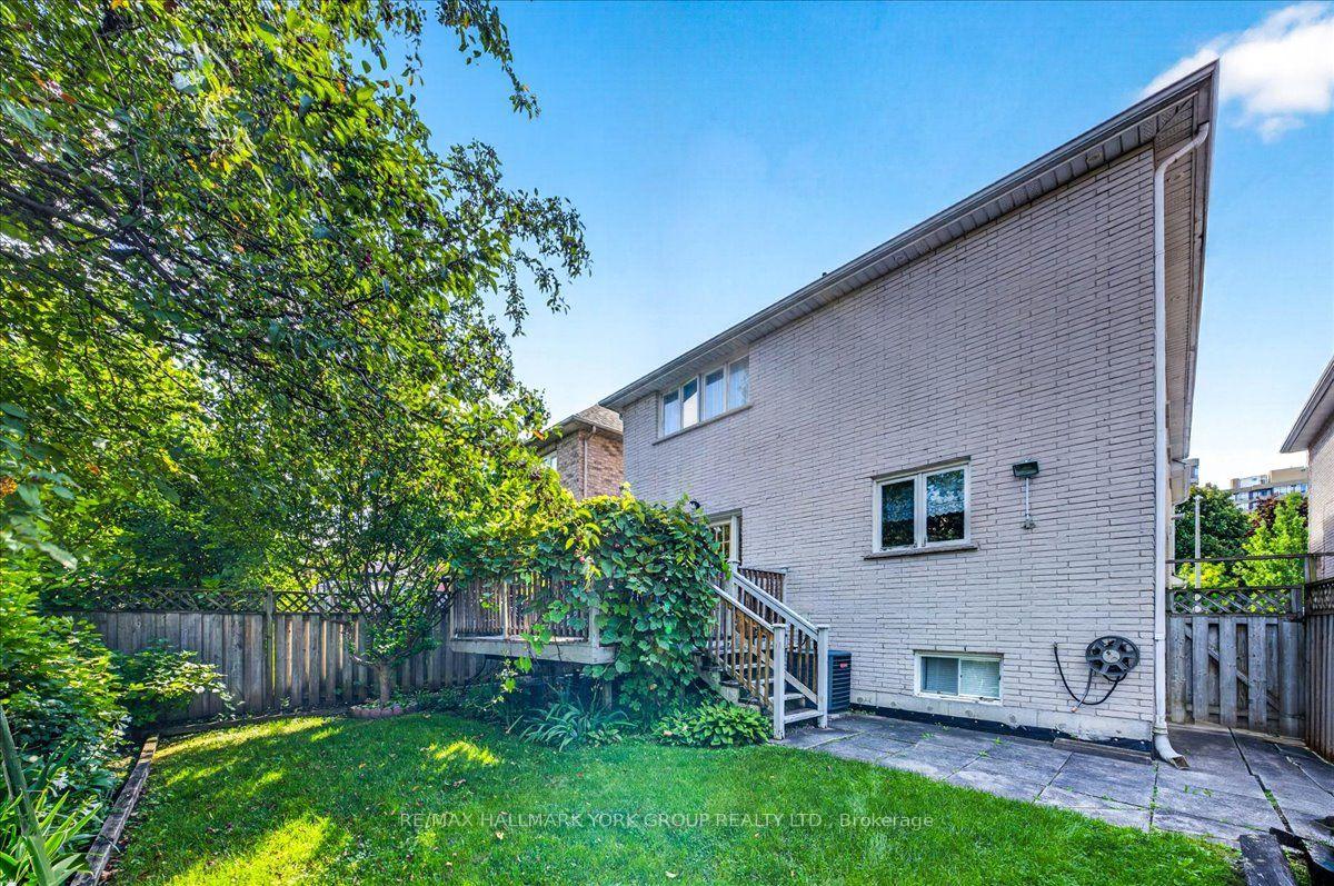 Photo 26 of 96 Townsgate Drive, Vaughan, Crestwood-Springfarm-Yorkhill — HOMEH