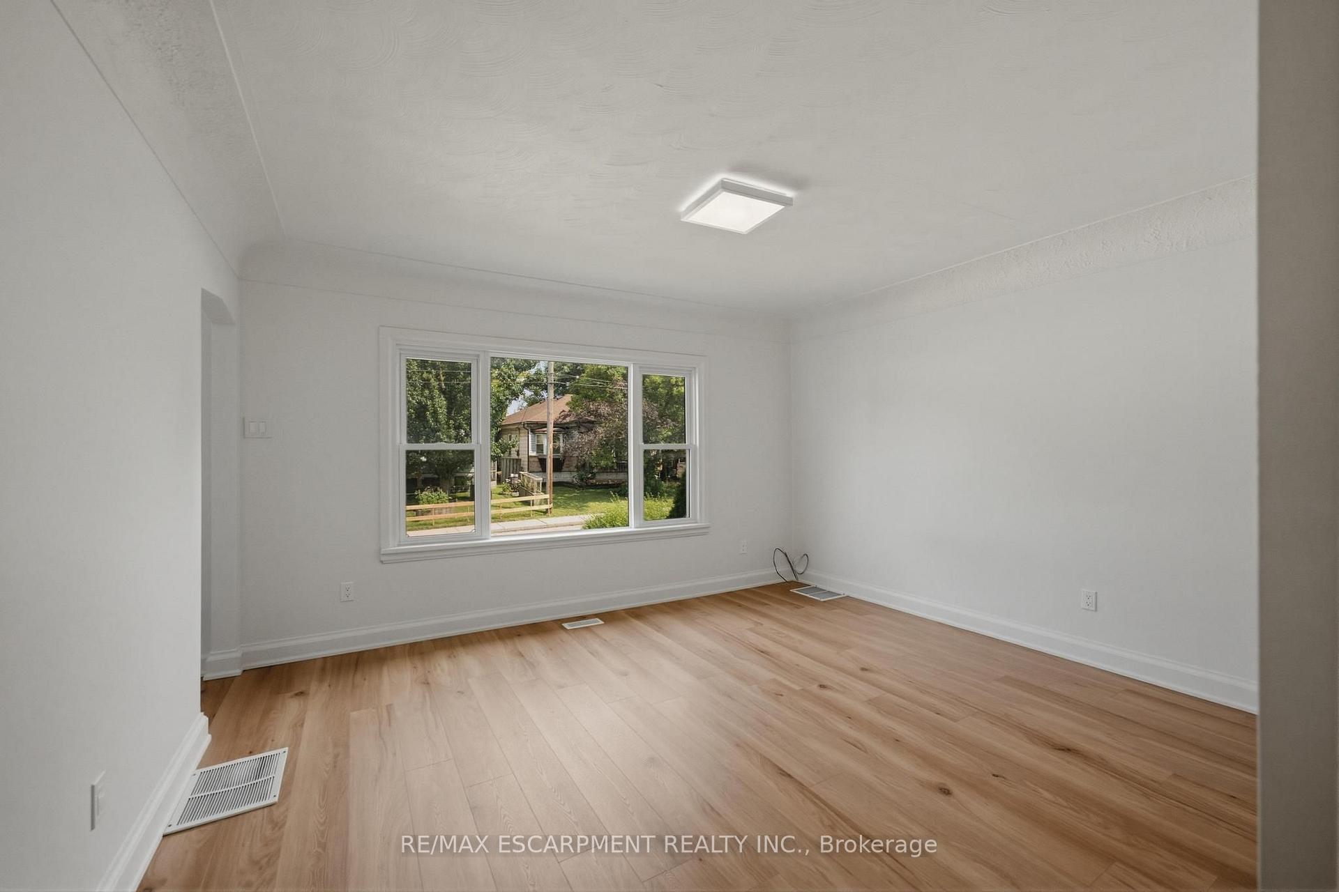 Photo 17 of 22 David Avenue, Hamilton, Hill Park — HOMEH