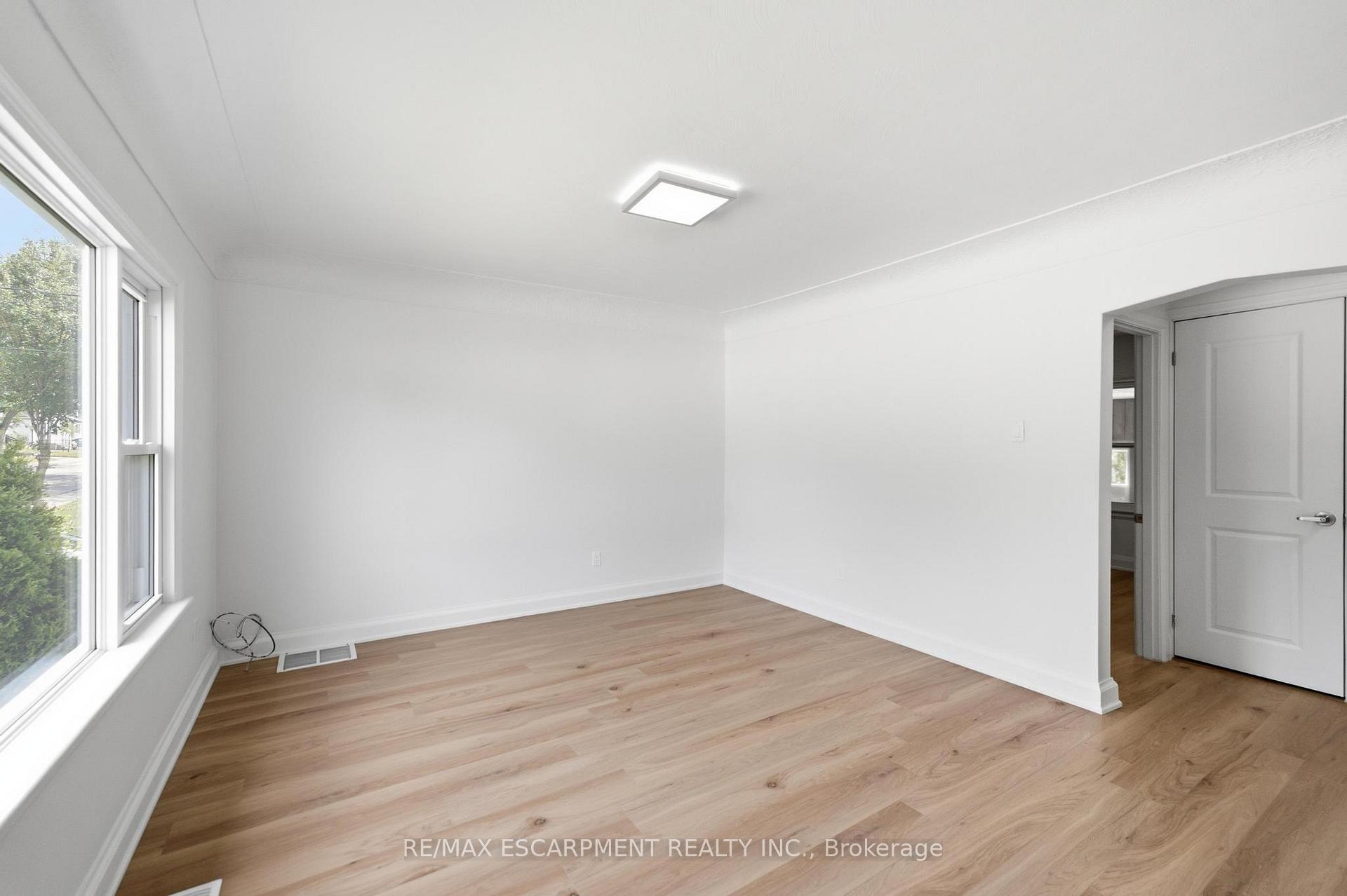 Photo 18 of 22 David Avenue, Hamilton, Hill Park — HOMEH