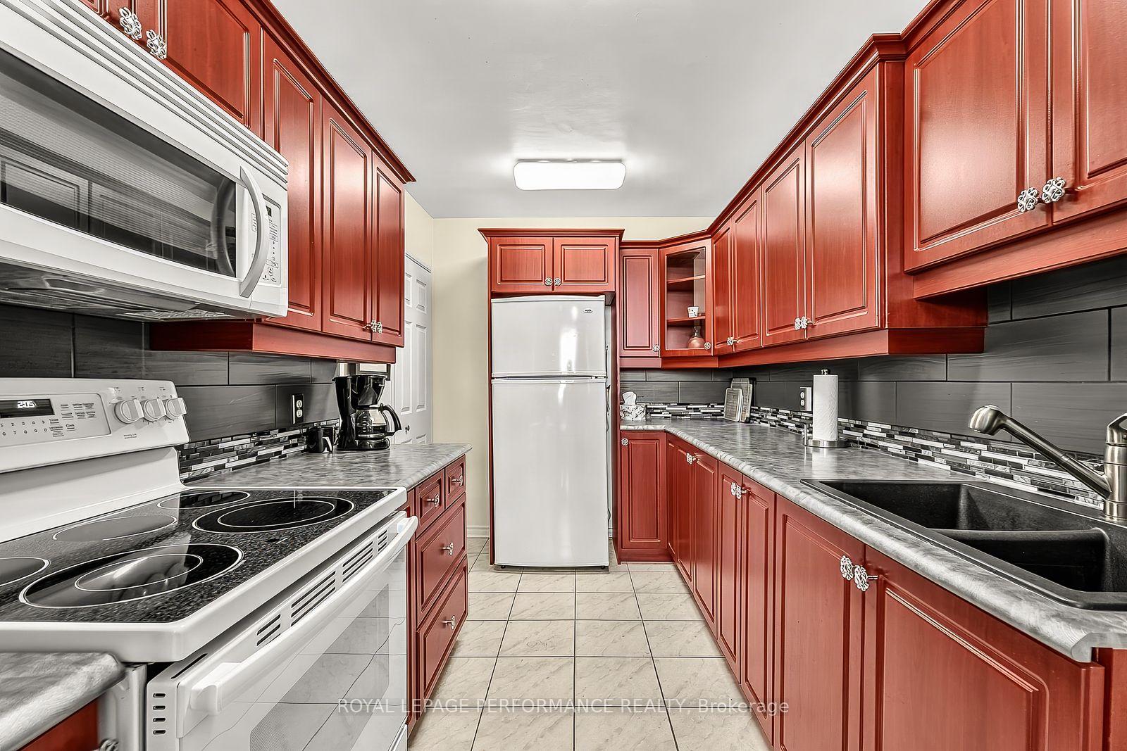 Photo 4 of Unit 1406, 2000 Jasmine Crescent, Ottawa, Beacon Hill South — HOMEH