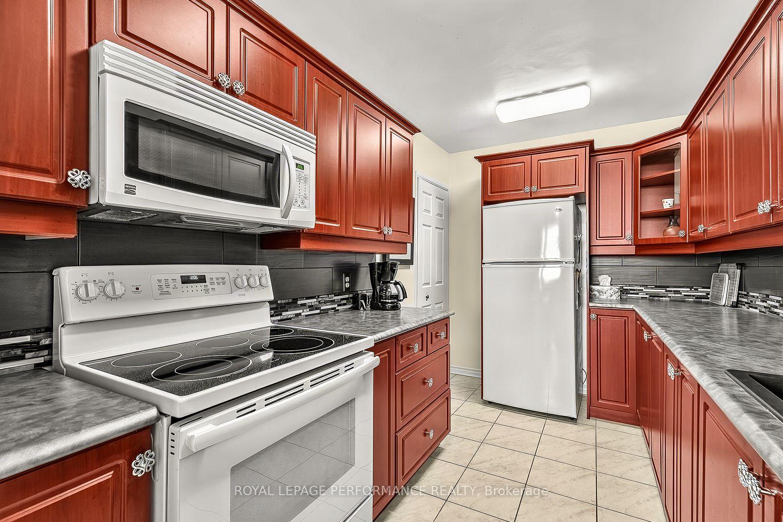 Photo 5 of Unit 1406, 2000 Jasmine Crescent, Ottawa, Beacon Hill South — HOMEH