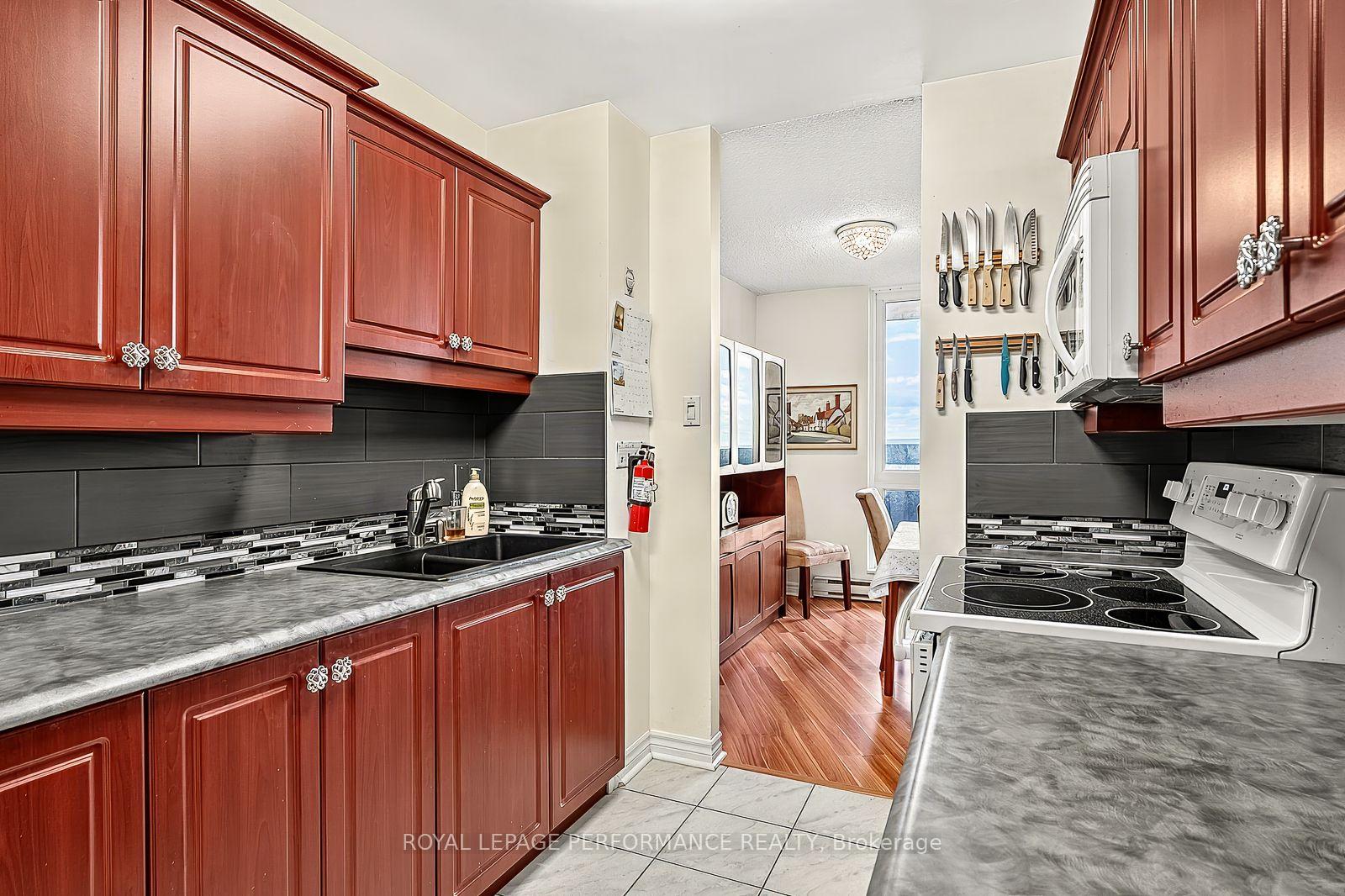 Photo 6 of Unit 1406, 2000 Jasmine Crescent, Ottawa, Beacon Hill South — HOMEH