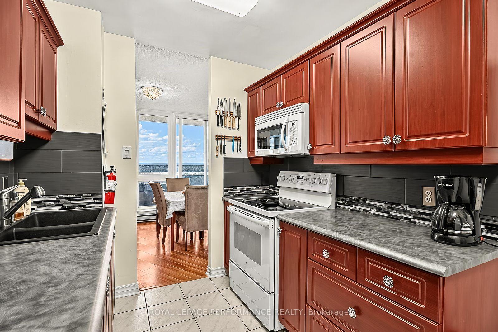 Photo 7 of Unit 1406, 2000 Jasmine Crescent, Ottawa, Beacon Hill South — HOMEH