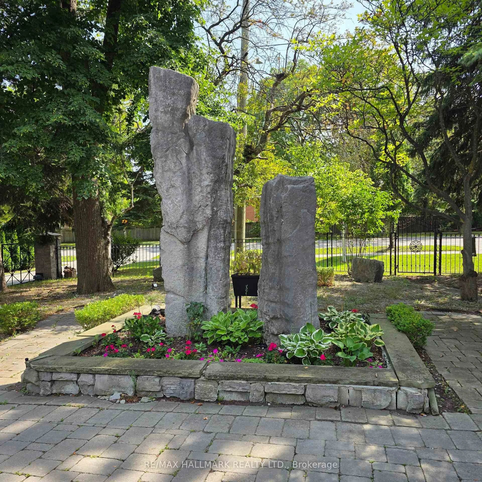 Photo 5 of 318 Centre Street, Vaughan, Uplands — HOMEH