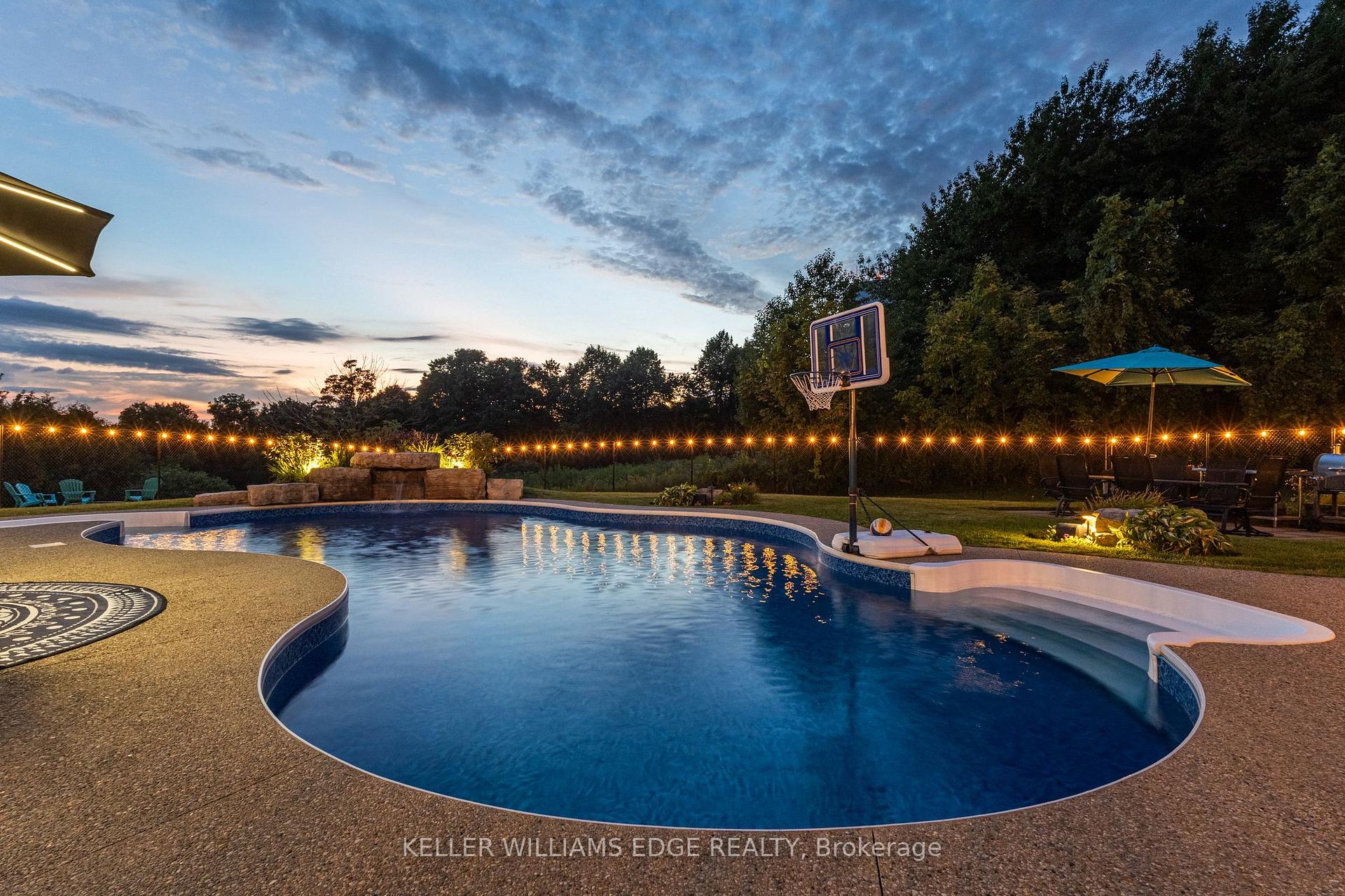 Photo 47 of 55 Karendale Court, Hamilton, Freelton — HOMEH