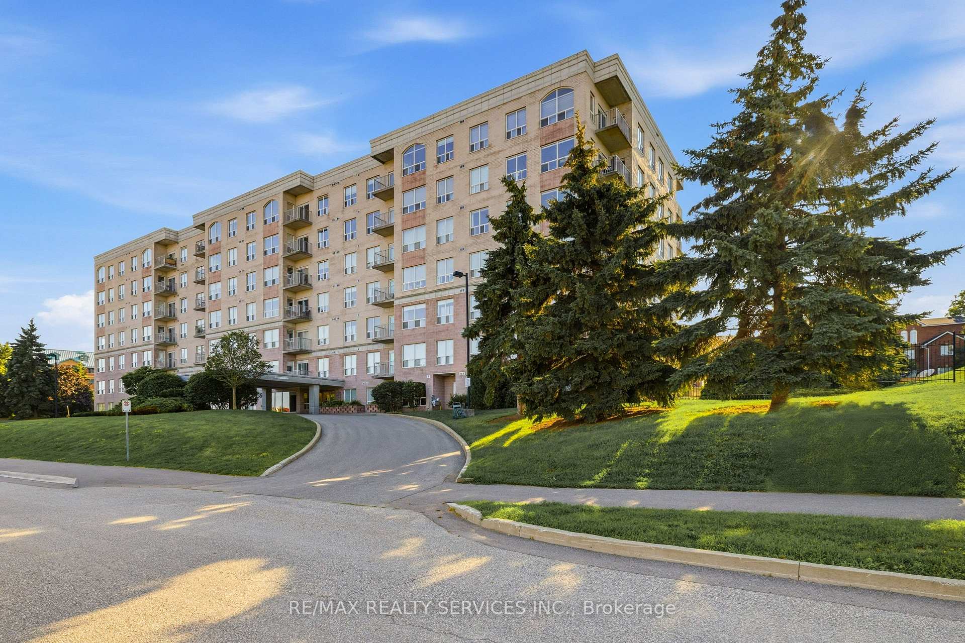 Photo of Unit 212, 350 Wellington Street