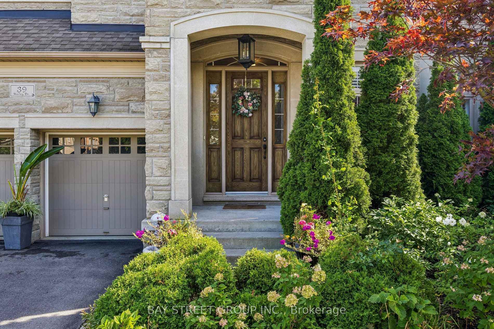 Photo 3 of 39 Harley Drive, Vaughan, Vellore Village — HOMEH