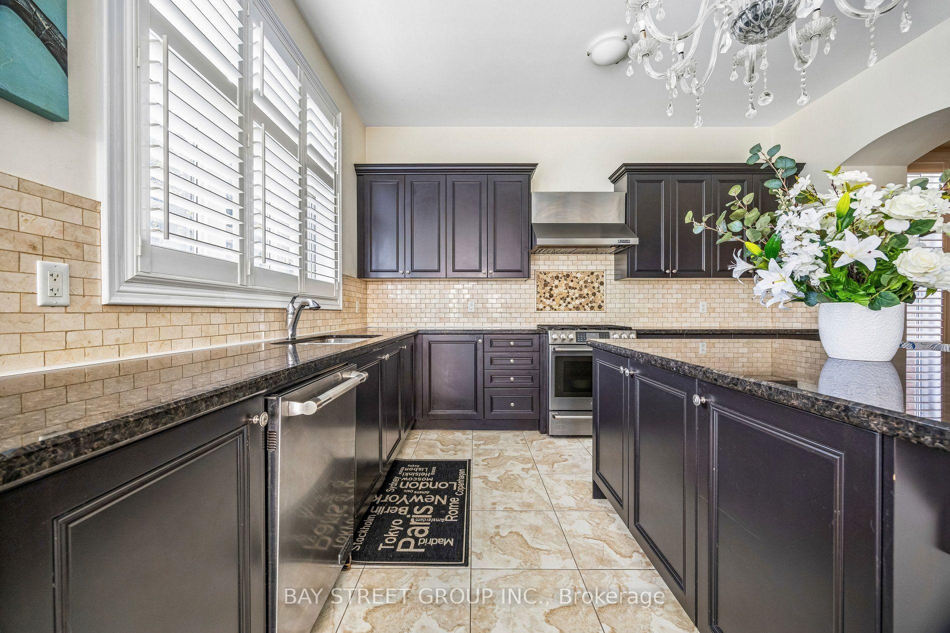 Photo 17 of 39 Harley Drive, Vaughan, Vellore Village — HOMEH