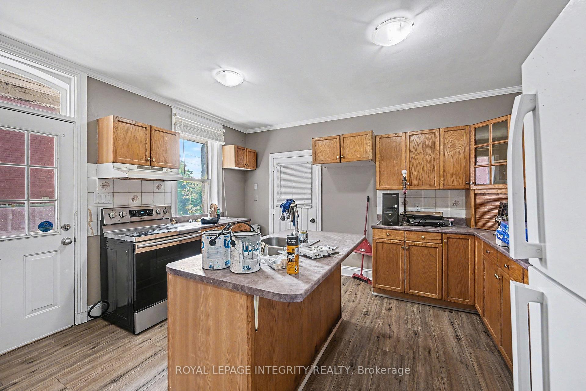 Photo 10 of 42 Elmsley Street S, Smiths Falls, Smiths Falls — HOMEH