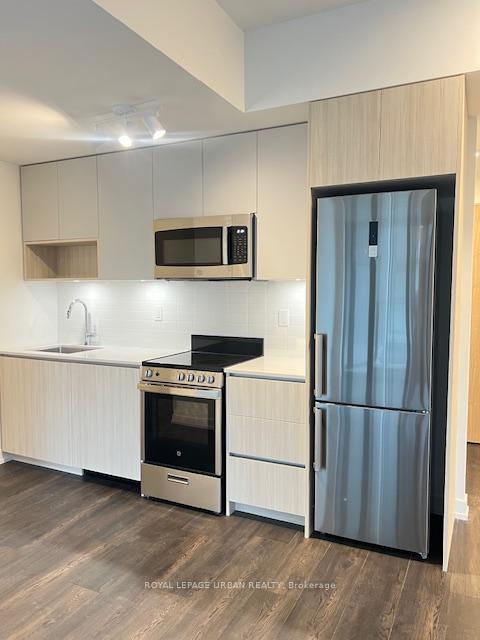 Photo 4 of Unit 821, 799 The Queensway, Etobicoke, Stonegate-Queensway — HOMEH