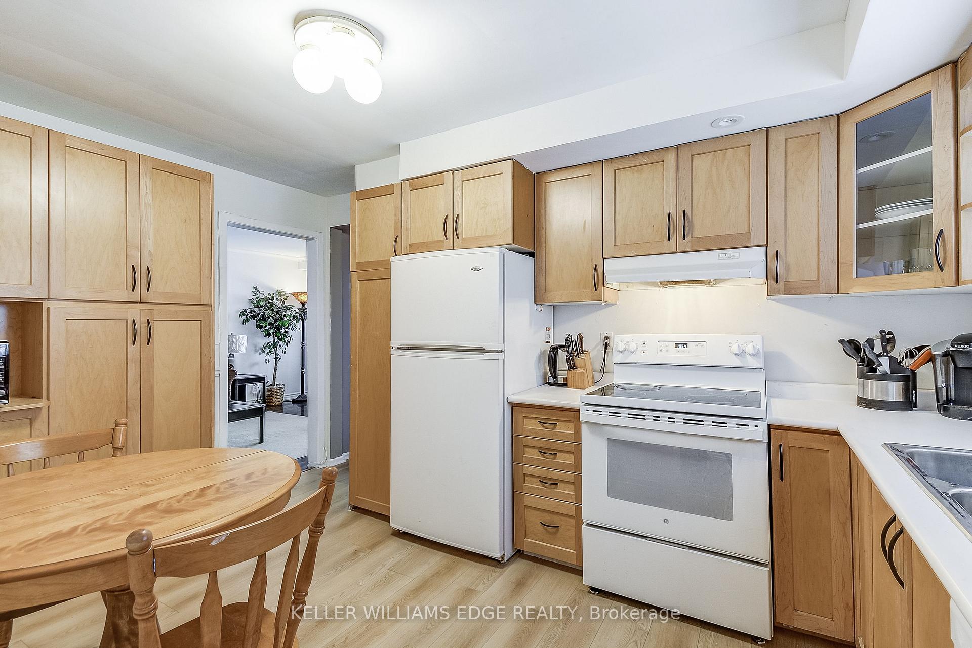 Photo 9 of 2145 Sandringham Drive, Burlington, Brant Hills — HOMEH