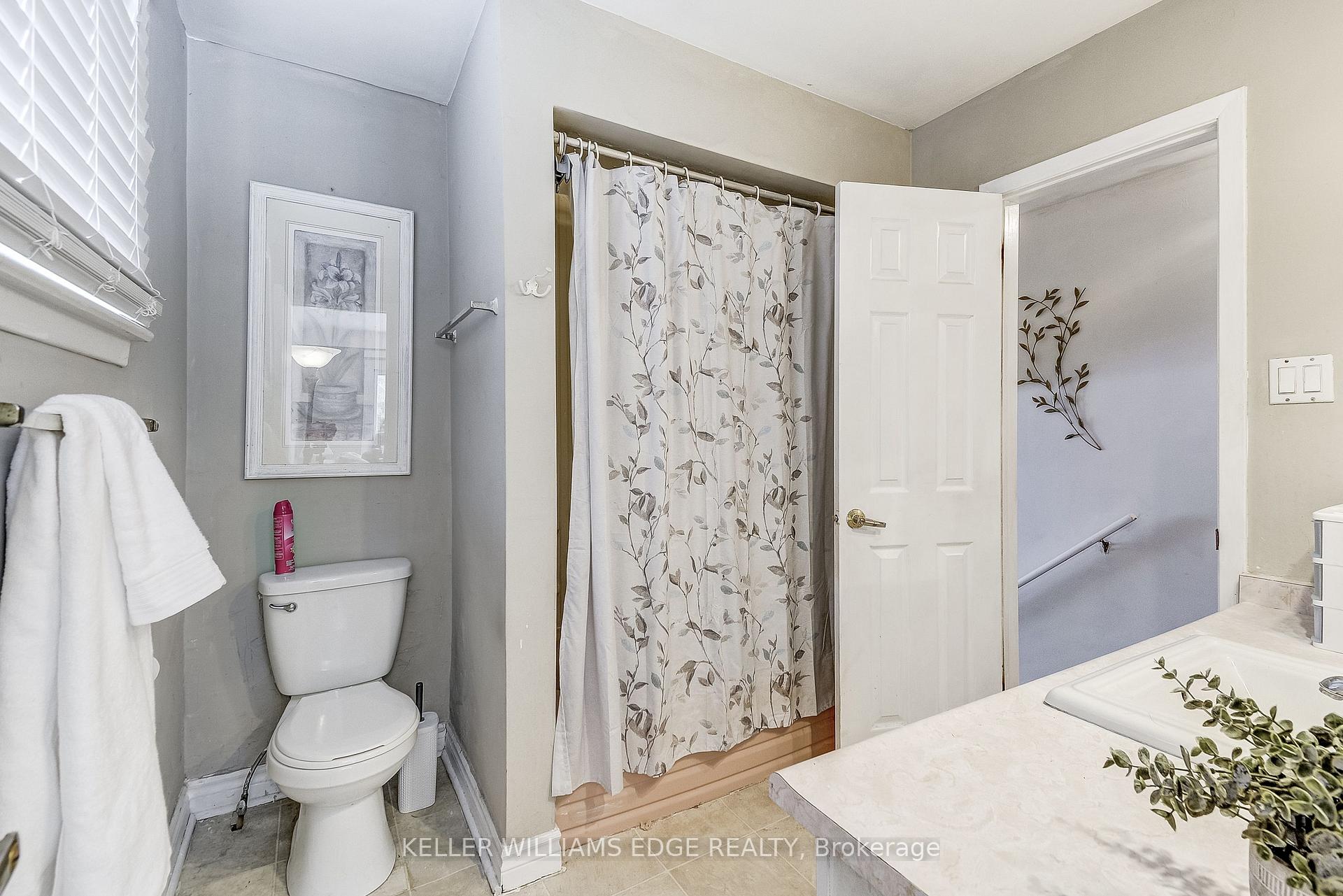 Photo 16 of 2145 Sandringham Drive, Burlington, Brant Hills — HOMEH