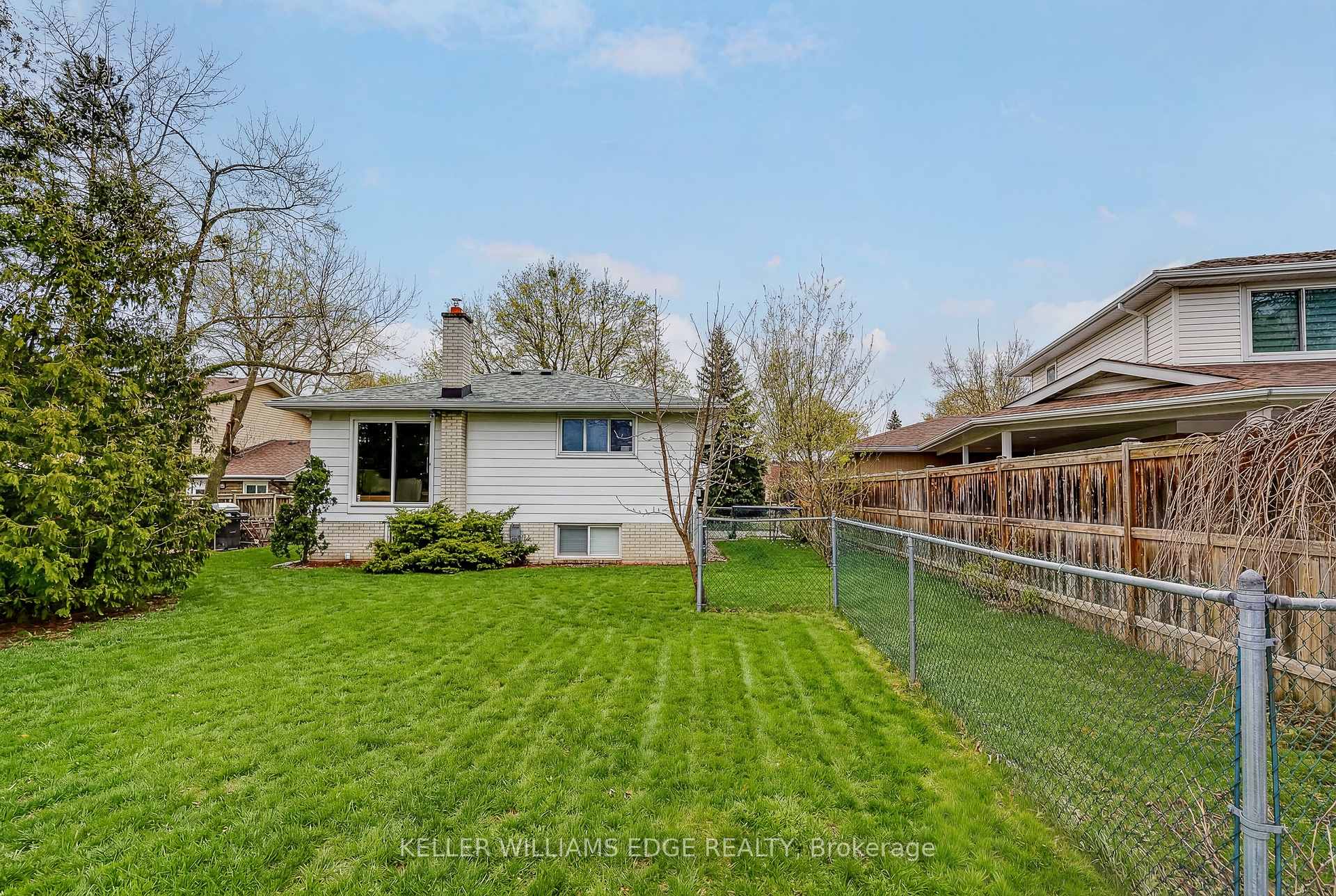 Photo 21 of 2145 Sandringham Drive, Burlington, Brant Hills — HOMEH