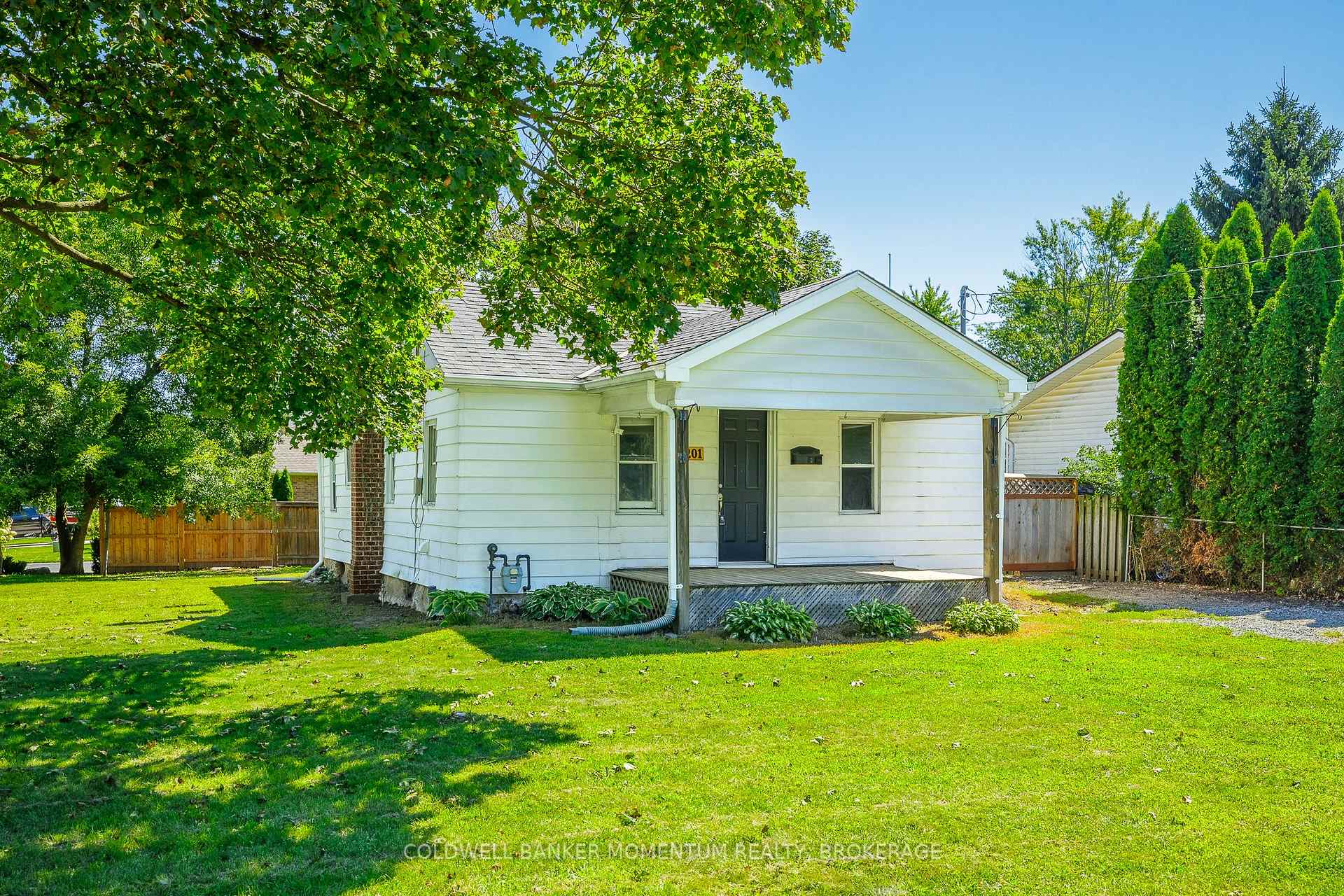 Photo 2 of 1201 Pelham Street, Pelham, Fonthill — HOMEH