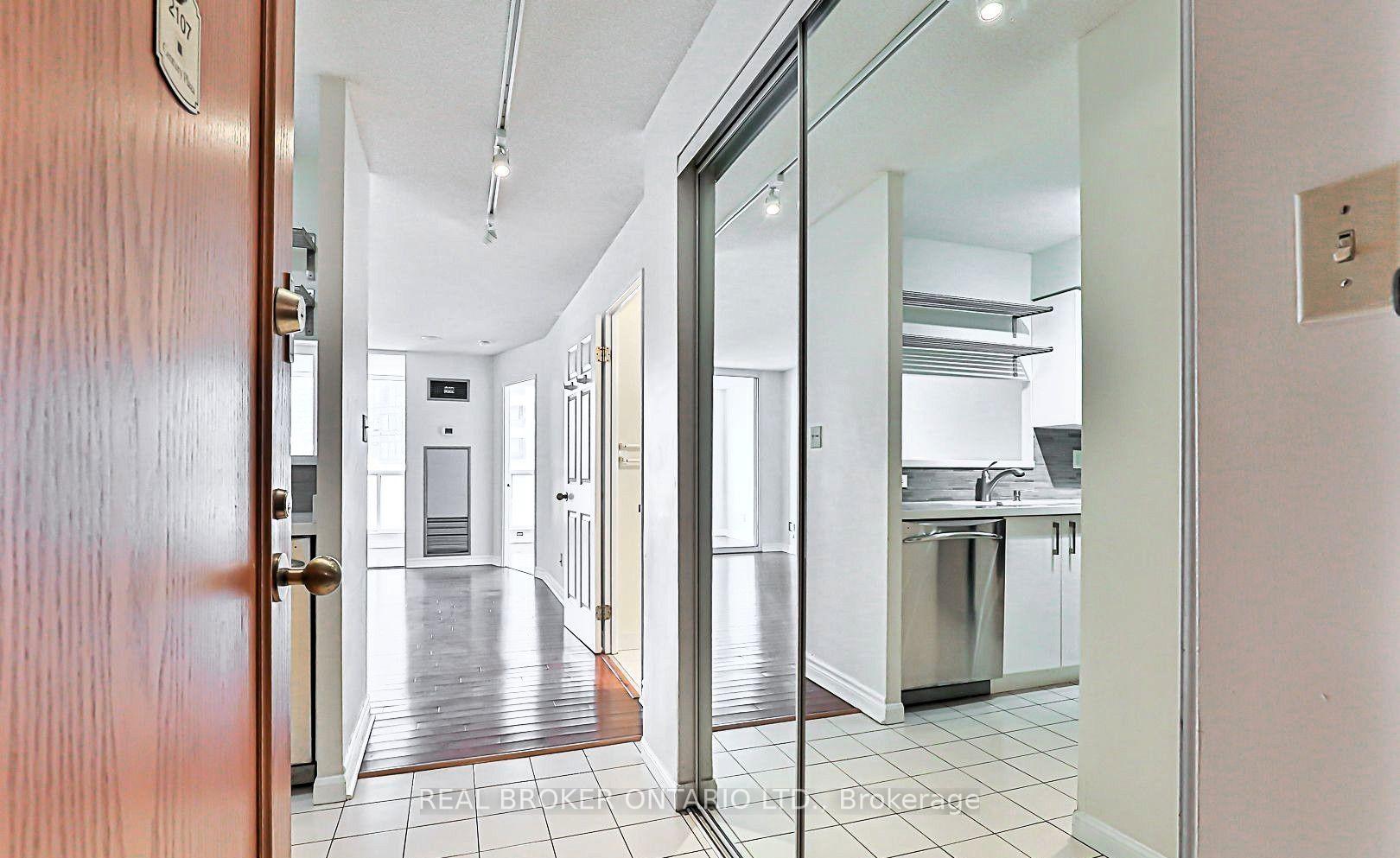 Photo 3 of Unit 2107, 24 Wellesley Street W, Toronto, Bay Street Corridor — HOMEH