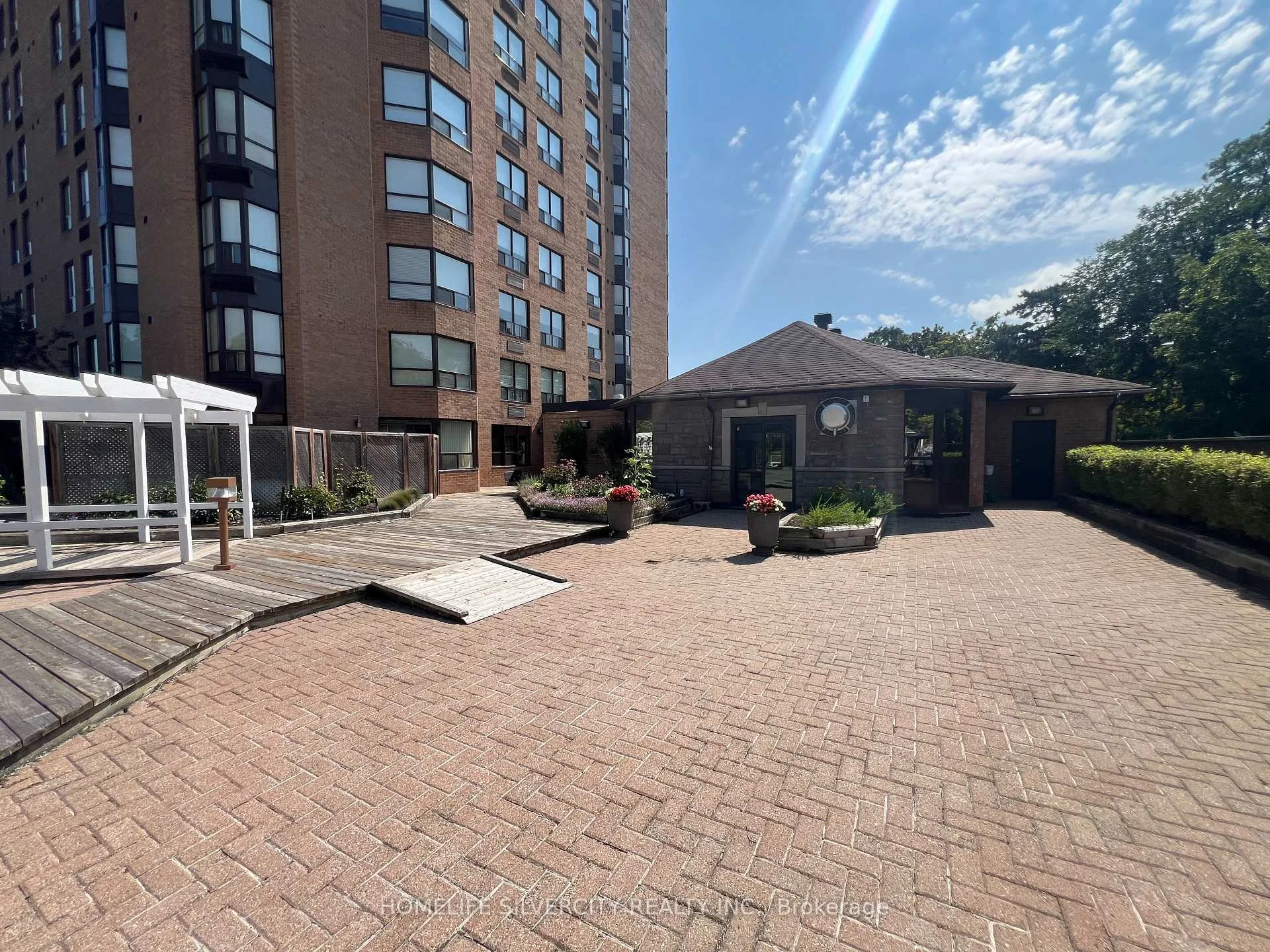 Photo 11 of Unit 1002, 58 Church Street E, Brampton, Downtown Brampton — HOMEH