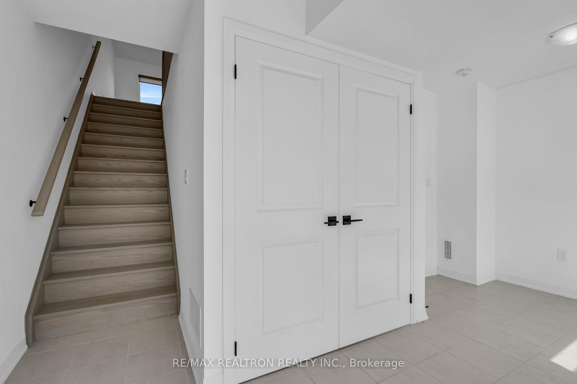 Photo 4 of 59 Fairlane Avenue, Barrie, Painswick South — HOMEH