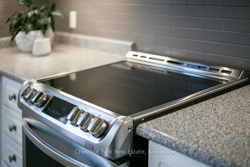 Photo 10 of 40 Barker Boulevard, Collingwood — HOMEH