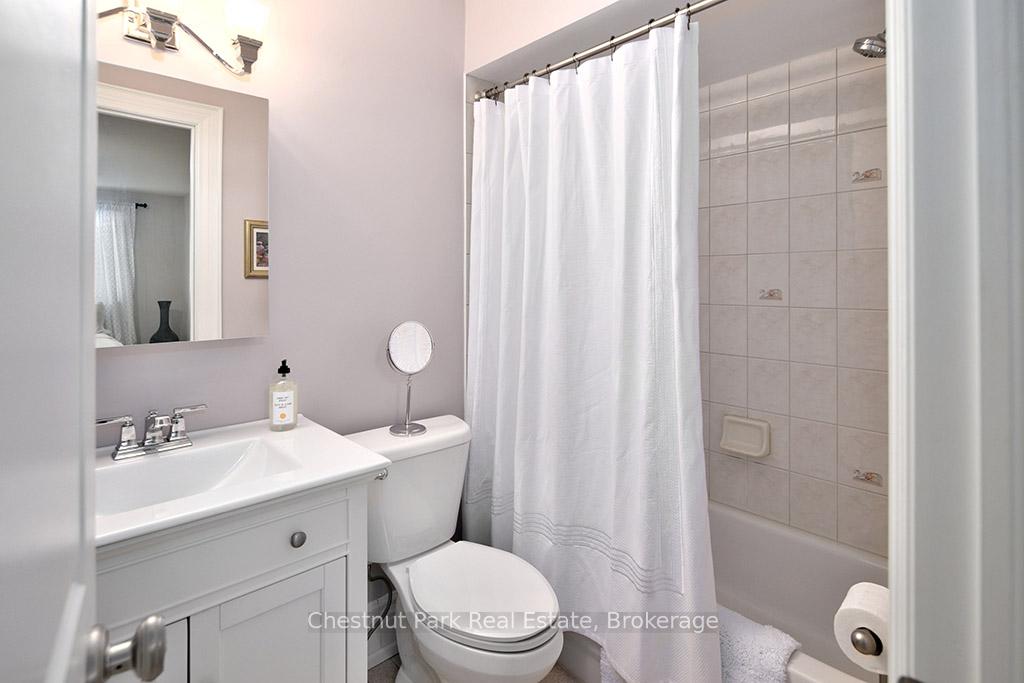 Photo 16 of 40 Barker Boulevard, Collingwood — HOMEH