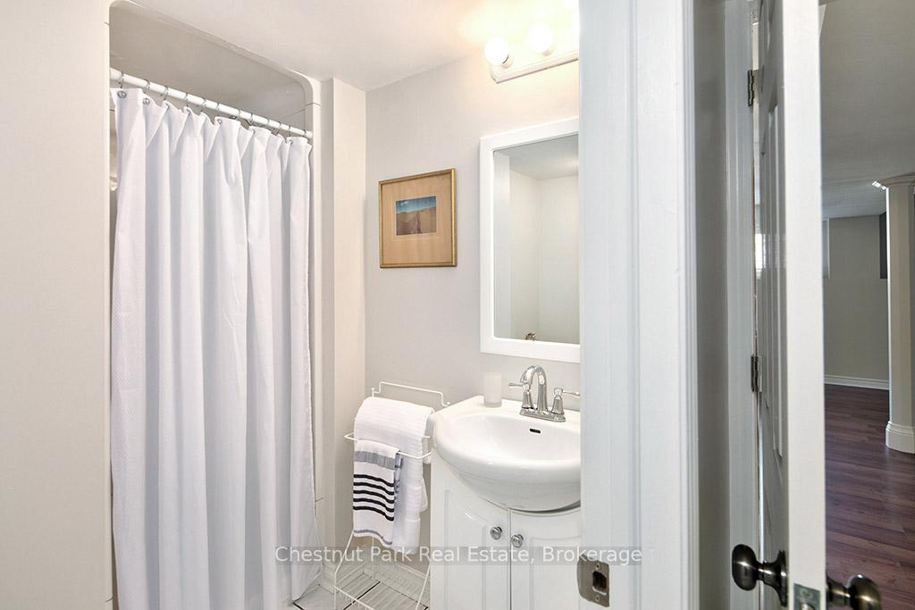 Photo 24 of 40 Barker Boulevard, Collingwood — HOMEH