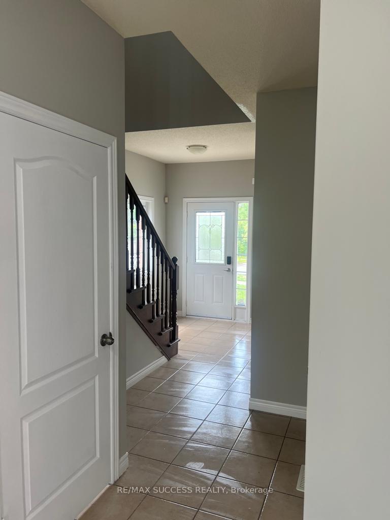 Photo 2 of 28 Dartmouth Gate, Hamilton, Lakeshore — HOMEH