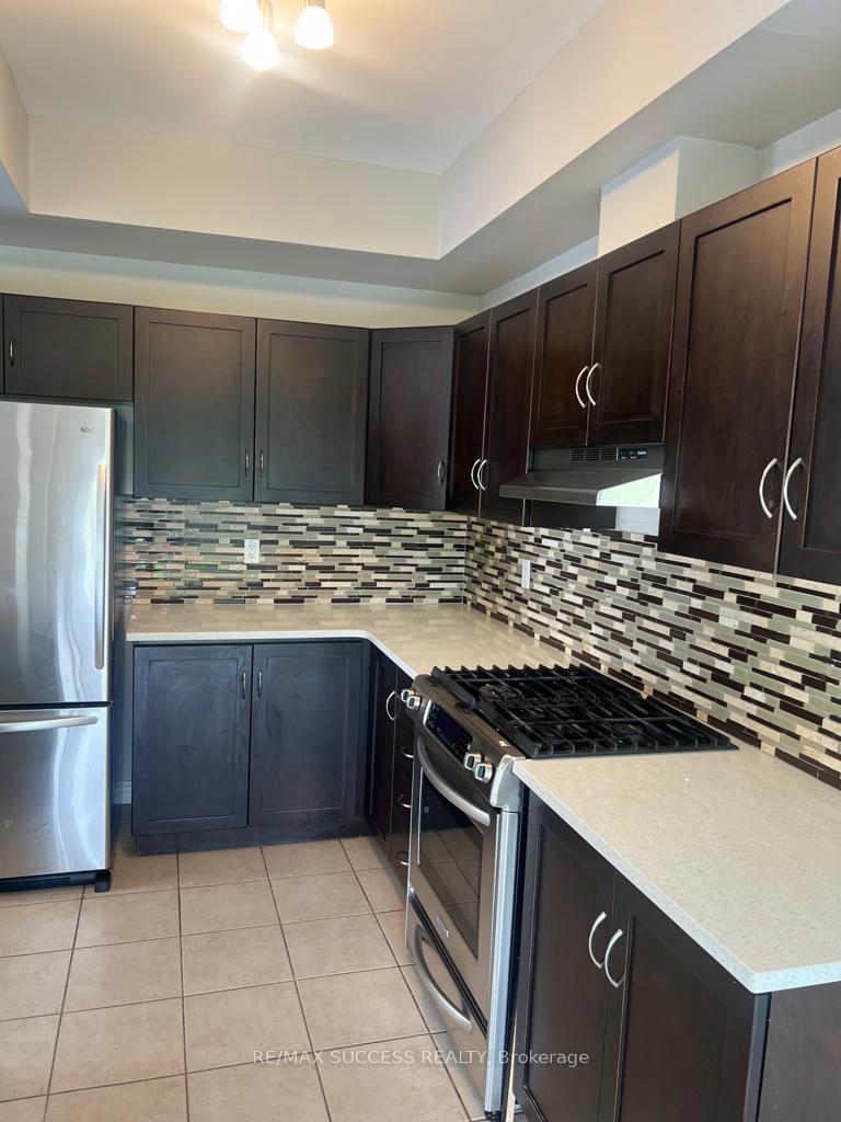 Photo 9 of 28 Dartmouth Gate, Hamilton, Lakeshore — HOMEH
