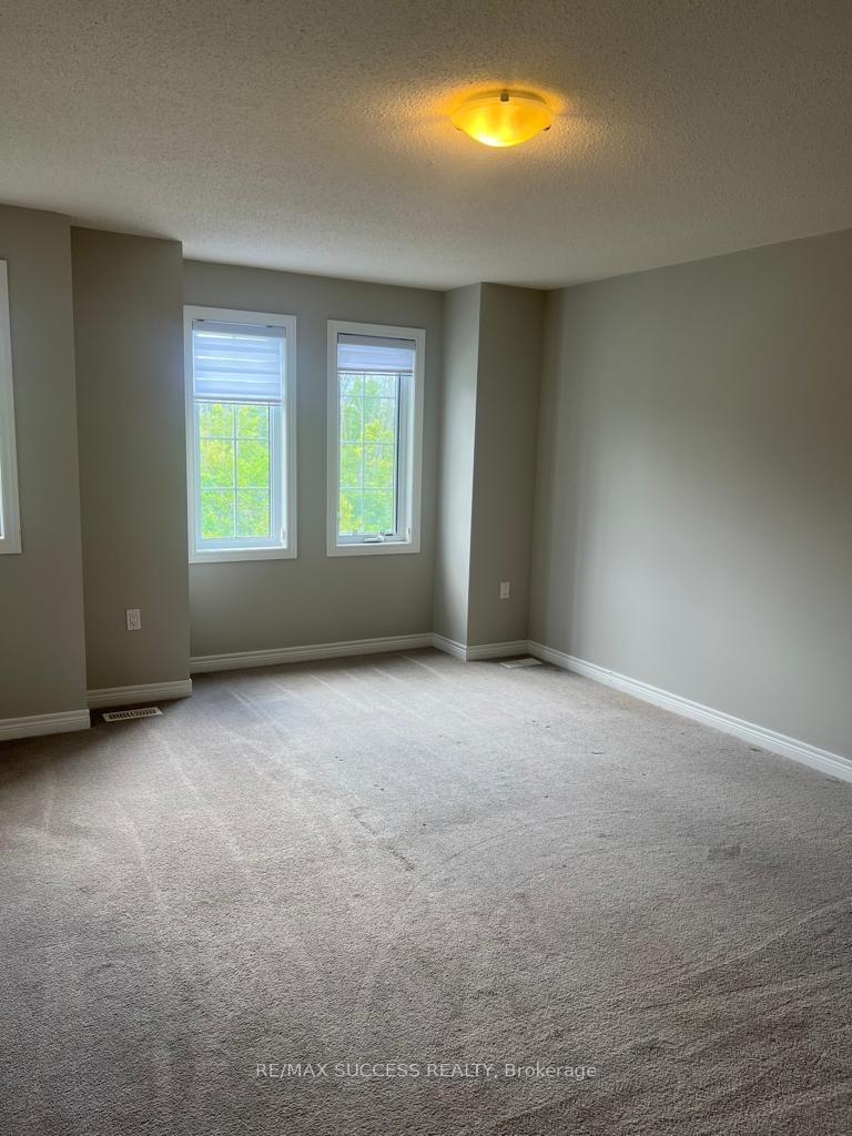 Photo 11 of 28 Dartmouth Gate, Hamilton, Lakeshore — HOMEH