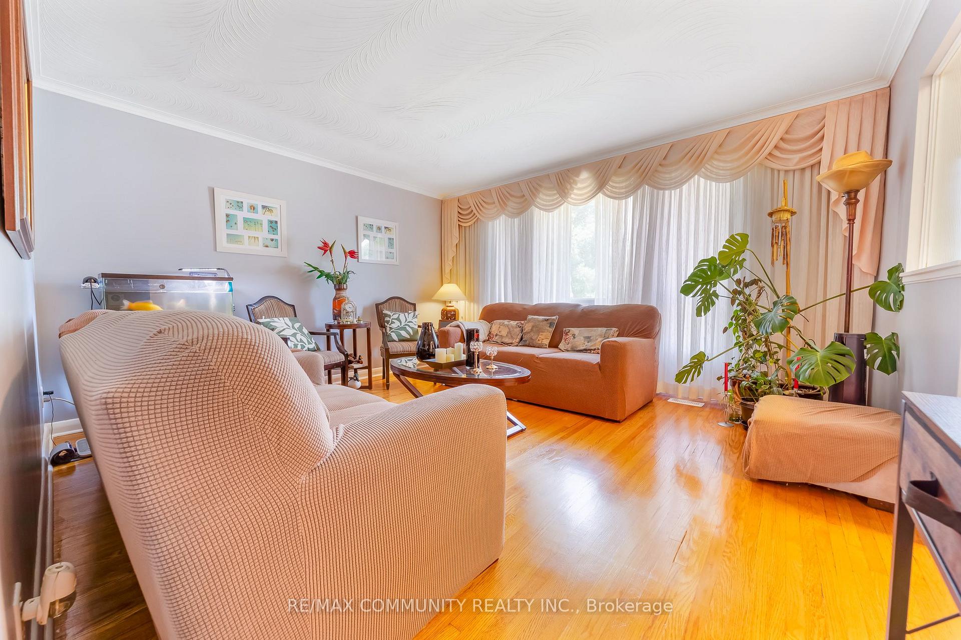 Photo 9 of 764 Brimley Road, Scarborough, Bendale — HOMEH